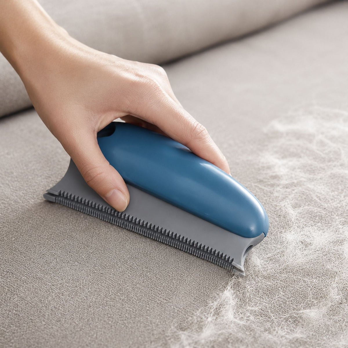 Pet Hair Remover Brush for Dog & Cat Fur on Sofas, Carpets, Clothes & Car Seats